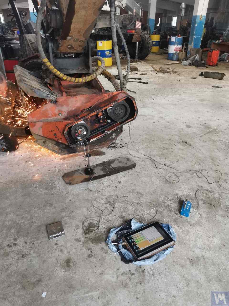 Balancing a forestry mulcher rotor on a specialised rig with sensors
